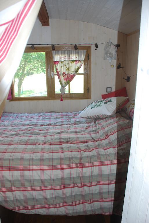 Maison D'Hotes Ainsi Soie T-Il Bed & Breakfast Combovin Rom bilde