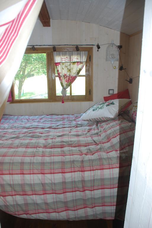 Maison D'Hotes Ainsi Soie T-Il Combovin Rom bilde