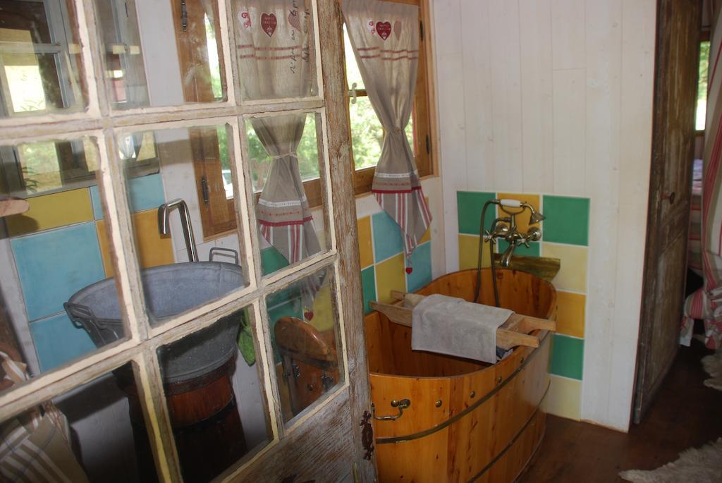 Maison D'Hotes Ainsi Soie T-Il Combovin Rom bilde